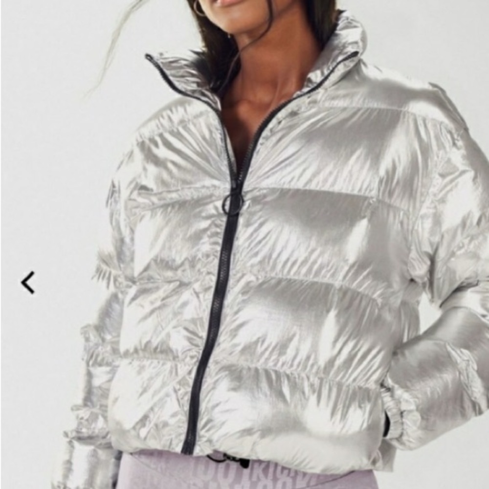 Fabletics Silver Puffer Jacket Zip Up Euc - image 1
